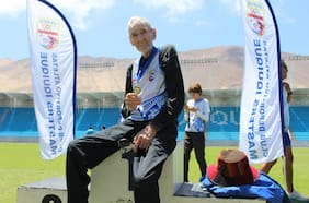 La historia del atleta chileno de 96 años que sorprende con tres triunfos en el Sudamericano Máster
