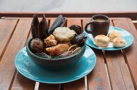 Chiloé en tu Mesa: El nuevo restaurante con pulmay en el barrio Yungay