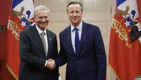 Presidente Kast se reúne con el expremier británico David Cameron en La Moneda