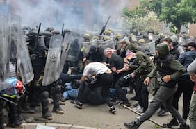 Enfrentamientos violentos en Kosovo disparan temores de una nueva guerra en Europa
