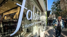 Familia Fürst sale de compras y aumenta su participación en Falabella y Banco de Chile