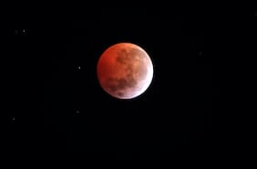 Eclipse lunar de este fin de semana: ¿Se podrá ver en Chile la llamada Luna de Sangre?
