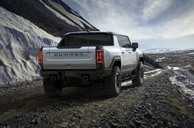 Cambiar un foco del Hummer EV cuesta casi $3 millones