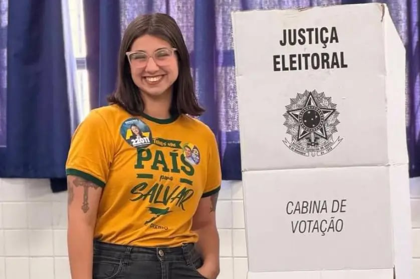 Eduarda Campopiano en un local de votación.