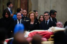 Francisco elogia al “amable” Benedicto XVI, mientras el Vaticano alista funeral del Papa emérito