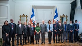 Las razones de La Moneda para no incluir al FA y al PC en su comisión para la nueva arquitectura del Estado