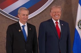 Kast llega a cumbre en Miami y se saluda con Trump ante la prensa