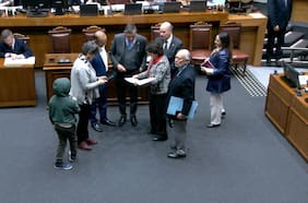 Siguen las negociaciones de papel por megarreforma: oposición entrega nueva carta a Quiroz y Alvarado tras derrota