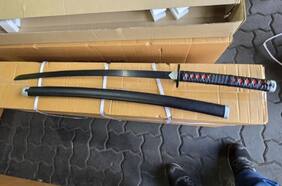 Aduanas decomisa más de 350 katanas y se querella por infringir ley sobre control de las artes marciales