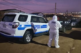 Doble parricidio en San Antonio: hombre es acusado de matar a su padre y madre con un cuchillo