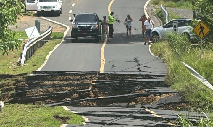 Estructuras viales que se vieron comprometidas por el terremoto en Panamá. Foto: @traficocpanama en X.