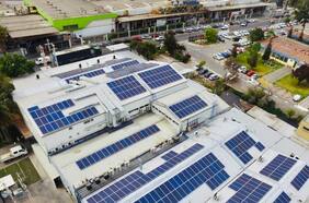 Gigante alemán de impresión entra a Chile mediante la compra de empresa familiar que se enfoca en etiquetas de vinos