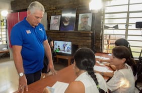 Cubanos votan nuevo código que permitiría matrimonio igualitario