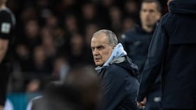 Llega el estreno de Uruguay de Marcelo Bielsa: cuáles son los partidos y quiénes transmiten la jornada de este lunes