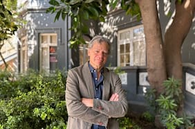 Roberto Gargarella, jurista argentino: “Ya no ocurren golpes de Estado, sino que la democracia se va deteriorando desde adentro”