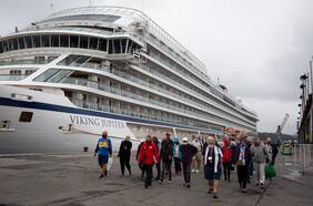 Tres turistas extranjeros dan positivo por Covid a bordo de crucero en Valparaíso