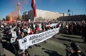 Figuras políticas de oposición y agrupaciones de DDHH encabezan romería por los 53 años del golpe de Estado