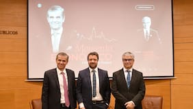 Ex presidentes del Banco Central advierten por impacto en la economía del alza en las bencinas