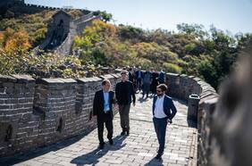 Alto nivel de seguridad, visita a un oso panda y citas con parlamentarios: el lado B de la gira de Boric en China