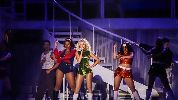 Sabrina Carpenter en Lollapalooza: un debut digno de una showgirl pop (y con arresto internacional)