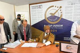 Hijo de Gaddafi y un general renegado que colaboró con la CIA: los candidatos al poder en Libia