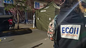 Hombre muere baleado al interior de camioneta en centro de Santiago: atacantes llegaron en motocicleta