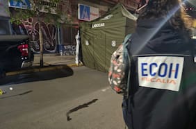 Hombre muere baleado al interior de camioneta en centro de Santiago: atacantes llegaron en motocicleta