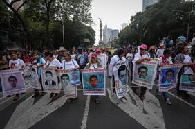 Detienen a general del Ejército mexicano por desaparición de 43 estudiantes en caso Ayotzinapa