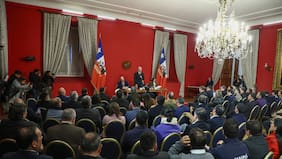 Kast se reúne con alcaldes de las regiones de Valparaíso, O’Higgins y Metropolitana para abordar la agenda de seguridad
