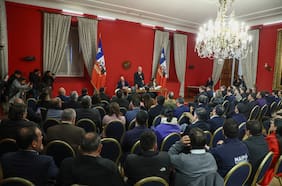 Kast se reúne con alcaldes de las regiones de Valparaíso, O’Higgins y Metropolitana para abordar la agenda de seguridad