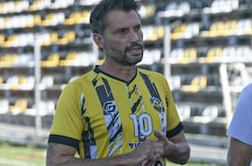 Papelón en Paraguay: presidente de Recoleta ingresa como jugador y rompe récord de edad en Primera División