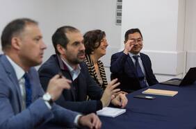 Gobierno y Sinovac acuerdan crear grupo de trabajo para retomar creación de centro de vacunas en Chile