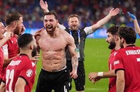 Una campaña para sacarlo del país y una dura infancia marcada por la dislexia: la compleja historia del capitán de Georgia