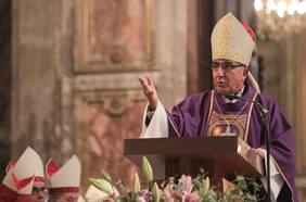 Arzobispo de Santiago explica por qué respondió a antiguo tuit de delegada RM: “Incita al odio”