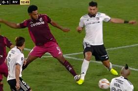 ¿Por qué Miguel Borja no fue expulsado? Conmebol libera los polémicos audios del VAR en duelo entre Colo Colo y River