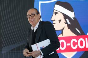 “La U pagó su deuda, ¿y Colo Colo, cuándo?”: la enorme lista de reclamos de los hinchas del Cacique a Blanco y Negro en la Junta de Accionistas