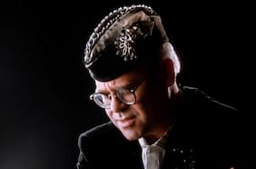 Elton John, una crisis matrimonial y un amor adulto que originó Sacrifice