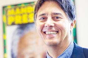 Heinz Klug, constitucionalista sudafricano: “Una Constitución permite tomar el conflicto y civilizarlo”