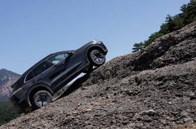 Nuevos tiempos: Porsche desarrolla el Cayenne eléctrico con IA y después lo somete a pruebas extremas