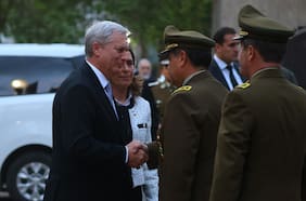 Presidente Kast asiste al velorio del cabo Aguilera, fallecido tras ser baleado en operativo en Lo Espejo