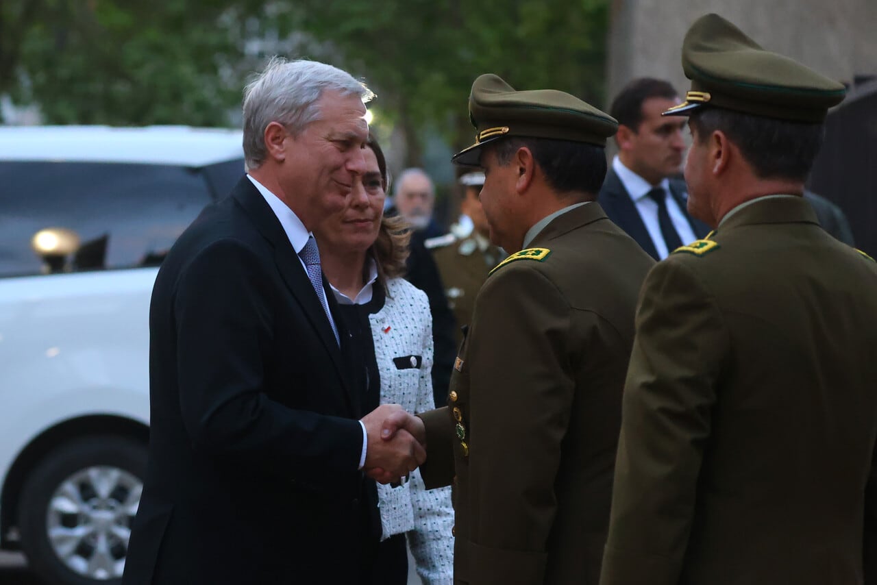 Presidente Kast asiste al velorio del cabo Aguilera, fallecido tras ser baleado en operativo en Lo Espejo