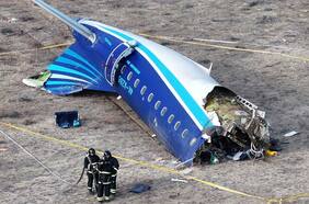 Azerbaijan Airlines asegura que su avión se estrelló tras una “interferencia externa”: esto es lo que se sabe