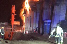 Incendio afecta a sector antiguo del Hospital del Salvador