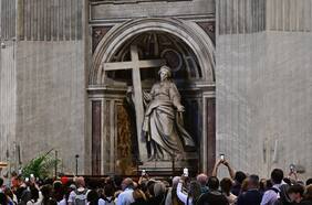 Radiografía a la Iglesia Católica que espera al nuevo Papa: más fieles, pero menos curas y vocaciones