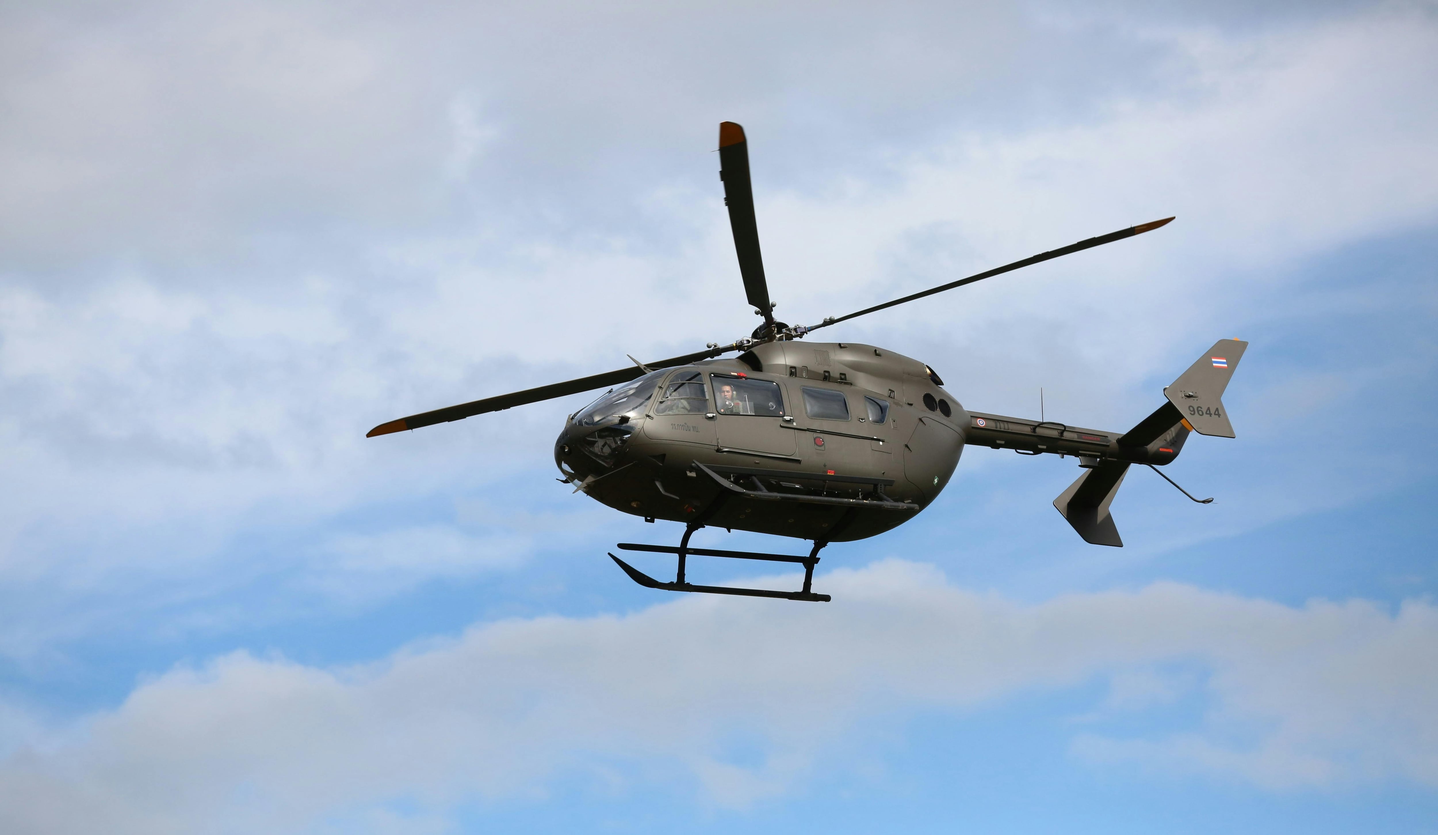 ¿Cómo pudieron chocar dos helicópteros? Las hipótesis aeronáuticas tras la tragedia aérea que mató a Oliver Tree y Gaspi