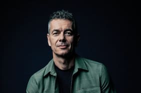 CEO de Warner Music celebra la caída de nueva norma de IA en Chile