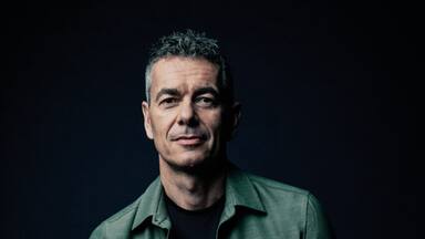 CEO de Warner Music celebra la caída de nueva norma de IA en Chile