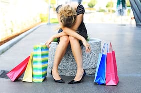 Qué es el trastorno de compra compulsiva y cómo tratarlo, según una especialista