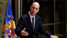 Arrau elude definición por proyecto de indulto general a uniformados condenados por 18-O y recalca facultad presidencial