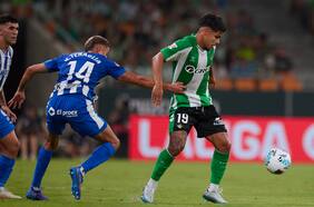 El Betis de Pellegrini vence al Alavés y suma su primer triunfo en LaLiga